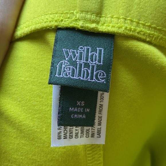 neon biker shorts with black zipper in front - Picture 5 of 5